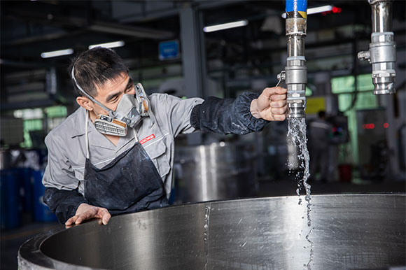 SANVO-silicone-product-manufacturing-process-material-feeding
