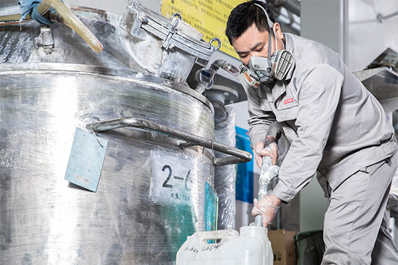 SANVO-silicone-product-manufacturing-process-spitting