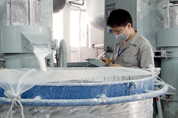 SANVO-synthetic-and-coating-product-manufacturing-process-material-feeding